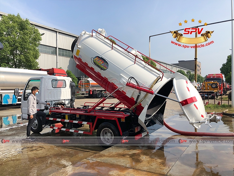 4,000 Litres Sewer Vacuum Truck ISUZU - Tank lifting 1 4,000 Litres Sewer Vacuum Truck ISUZU - Tank lifting 1